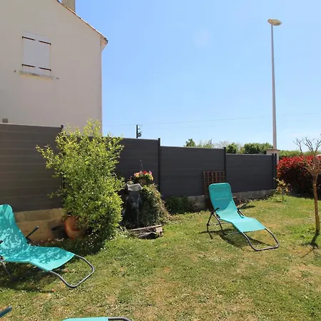 La Croix Du Sud 20 Allee De Cande 17138 *